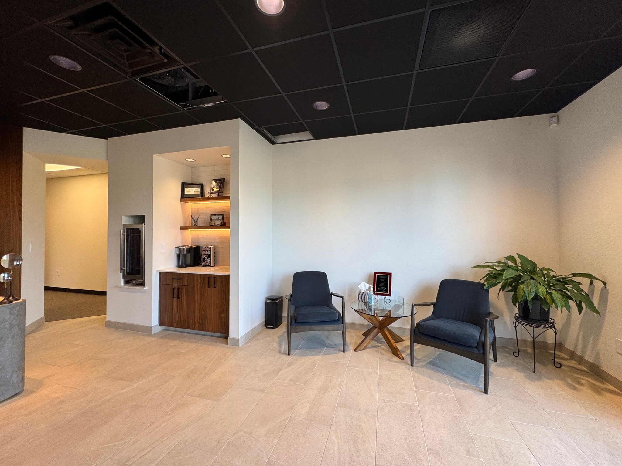 1155 Del Monte St, Redding, CA for lease Lobby- Image 1 of 3