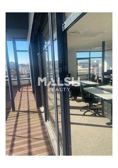 Office in Villeurbanne for lease - Interior Photo - Image 3 of 6