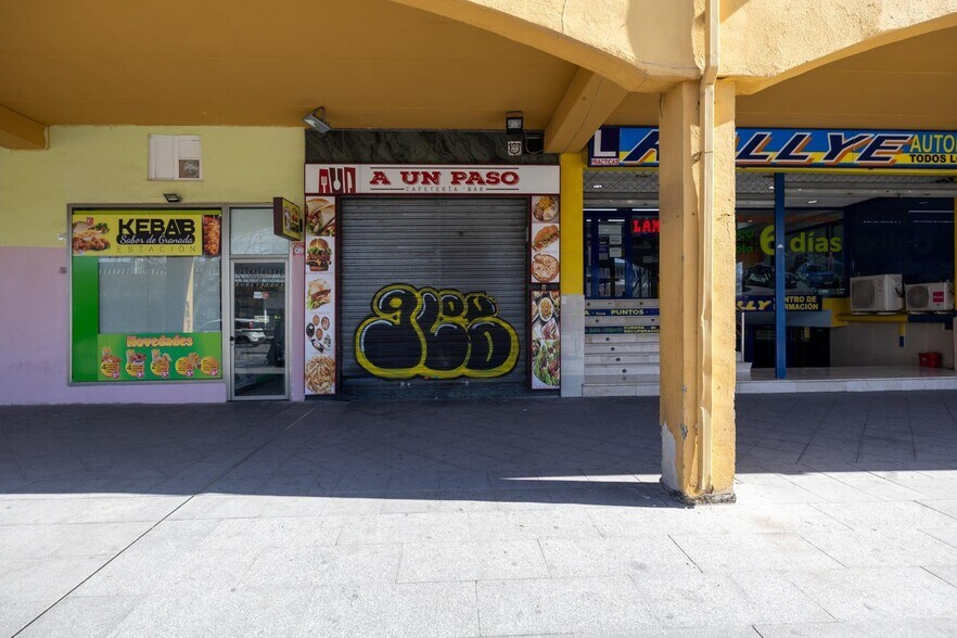 Avenida Juan Pablo II, 92, Granada, Granada for sale - Building Photo - Image 1 of 31