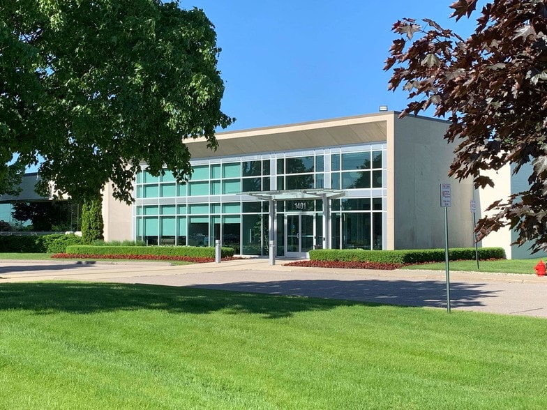 1401 Crooks Rd, Troy, MI à vendre - Photo du bâtiment - Image 3 de 3