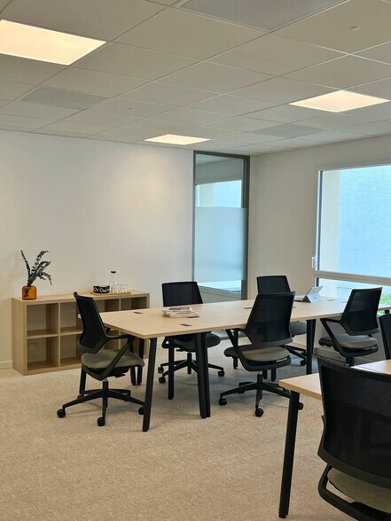 65 Rue Ordener, Paris for lease - Building Photo - Image 2 of 25