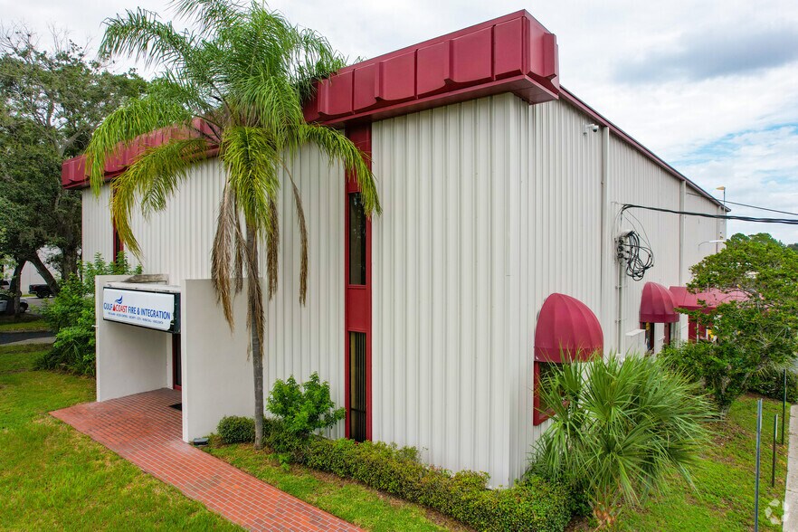 1921 Tampa East Blvd, Tampa, FL à louer - Photo du bâtiment - Image 2 de 14