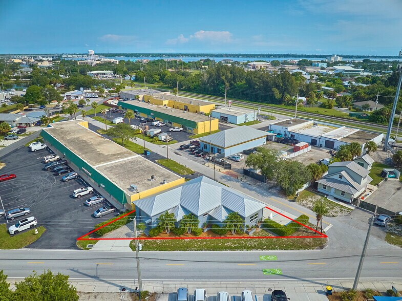 319 SE Florida St, Stuart, FL à vendre - Aérien - Image 2 de 11