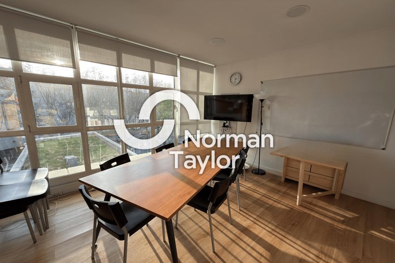 Office in Montpellier for lease - Interior Photo - Image 1 of 4