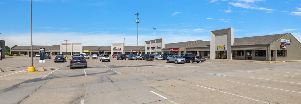 43201-43301 Garfield Rd, Clinton Township, MI for lease - Building Photo - Image 3 of 6