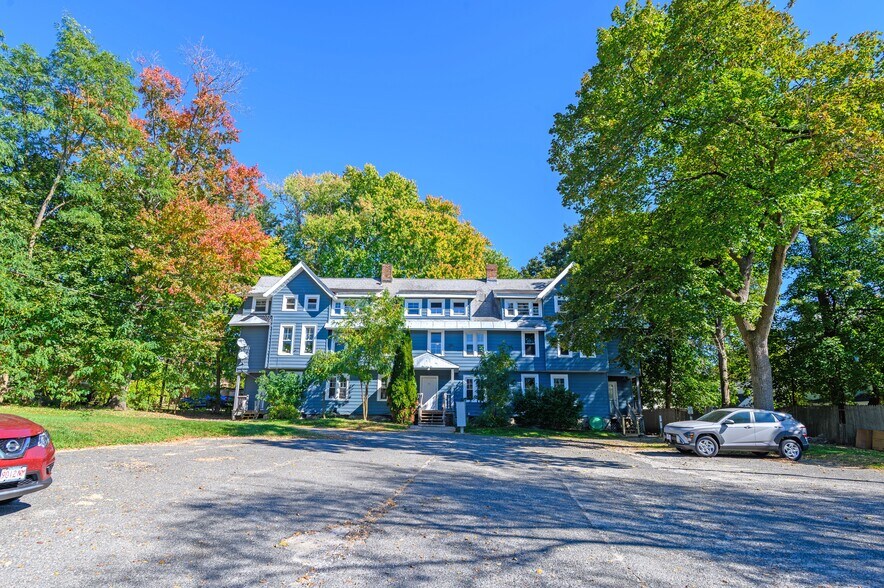 Pittsfield Portfolio portefeuille de 2 propriétés à vendre sur LoopNet.ca - Photo du bâtiment - Image 2 de 11