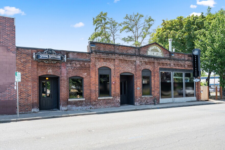 509 SW G St, Grants Pass, OR à vendre - Photo du bâtiment - Image 3 de 68