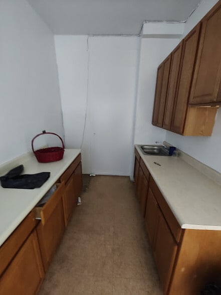 955 Underhill Ave, Bronx, NY for lease - Interior Photo - Image 2 of 4