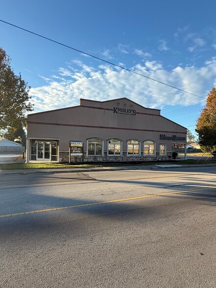 869 W 2nd St, Xenia, OH for lease - Building Photo - Image 1 of 42