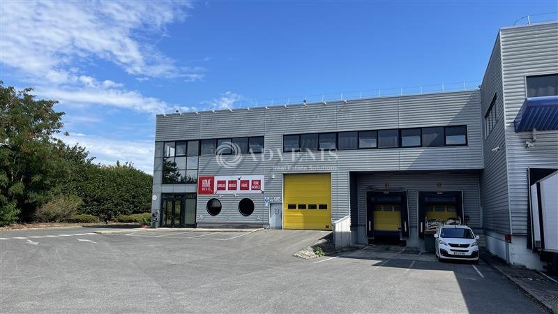 Industrial in Combs-la-Ville for lease - Building Photo - Image 2 of 9