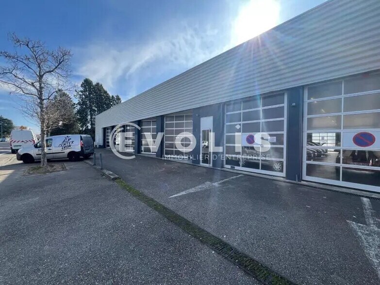 Office in Vénissieux for lease - Building Photo - Image 1 of 14