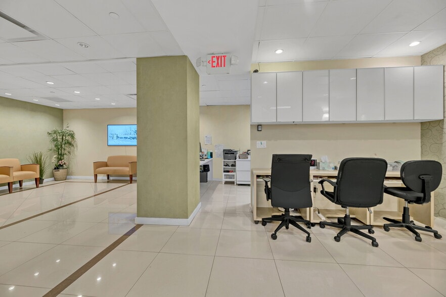 820 Second Ave, New York, NY for lease - Building Photo - Image 2 of 6
