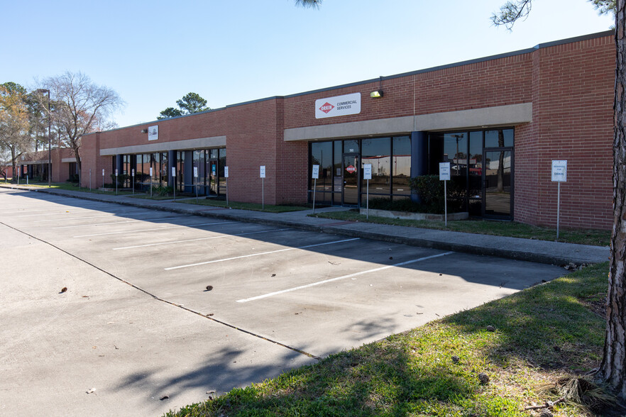 15621 Blue Ash Dr, Houston, TX for lease - Building Photo - Image 2 of 10