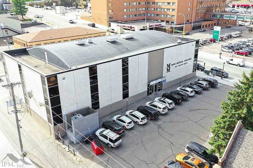 315 Main St S, Minot, ND à vendre - Photo du bâtiment - Image 1 de 12