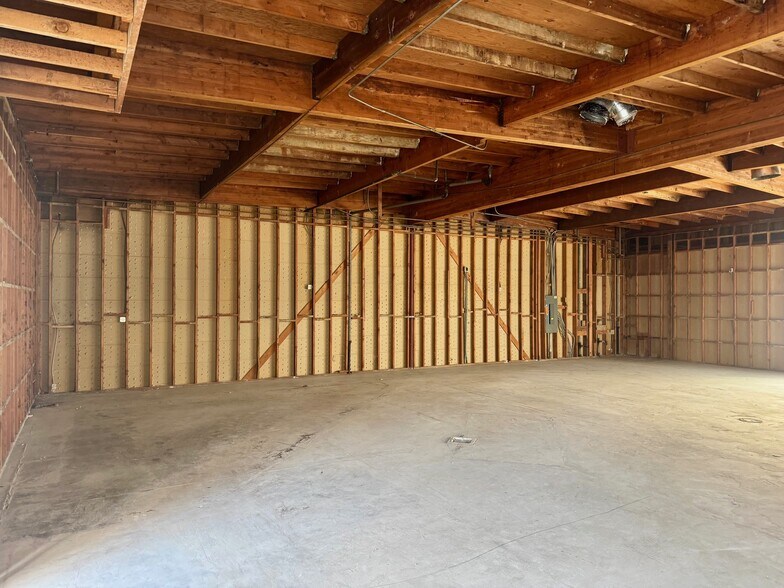 5201-5220 E Pacific Coast Hwy, Long Beach, CA for lease - Building Photo - Image 2 of 11