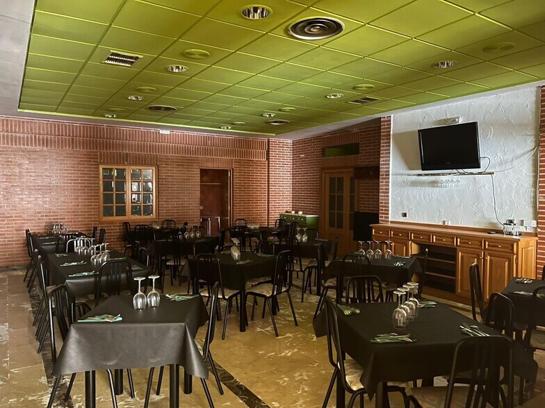 Avenida del Ferrocarril, 42, Ponferrada, León à vendre - Photo du bâtiment - Image 2 de 7