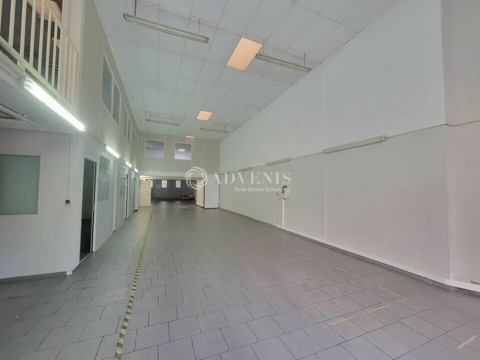 Flex in Courbevoie for lease Interior Photo- Image 1 of 9