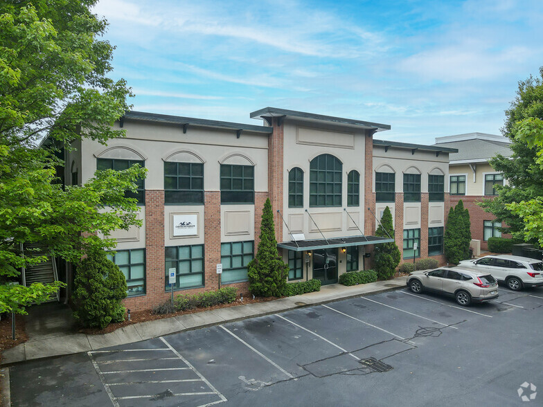 10210 Hickorywood Hill Ave, Huntersville, NC for sale - Primary Photo - Image 1 of 32