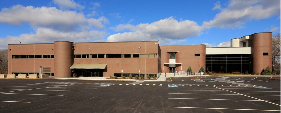 One Albion Rd, Lincoln, RI for lease - Building Photo - Image 1 of 8