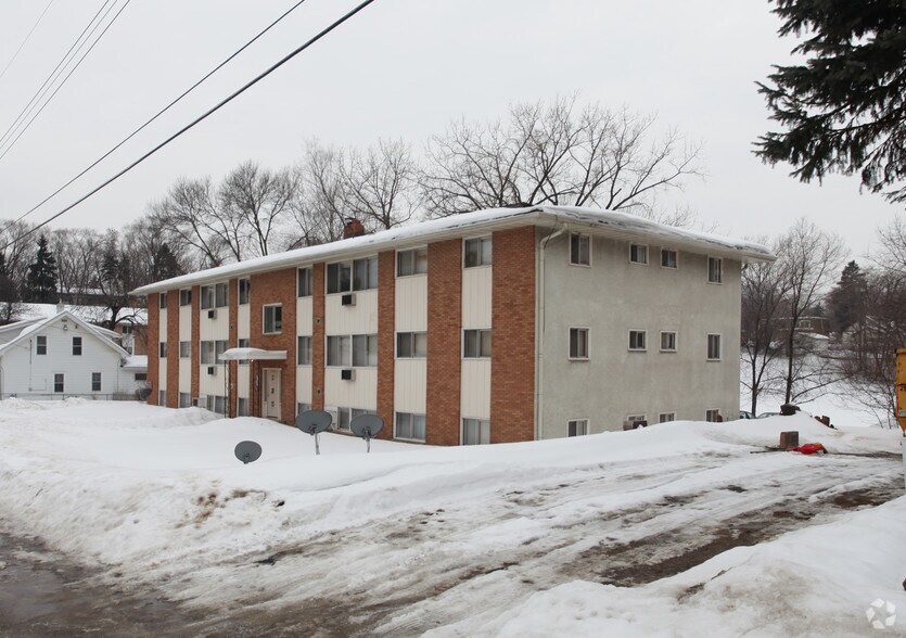 4233 3rd St NE, Columbia Heights, MN à vendre - Photo du bâtiment - Image 2 de 3