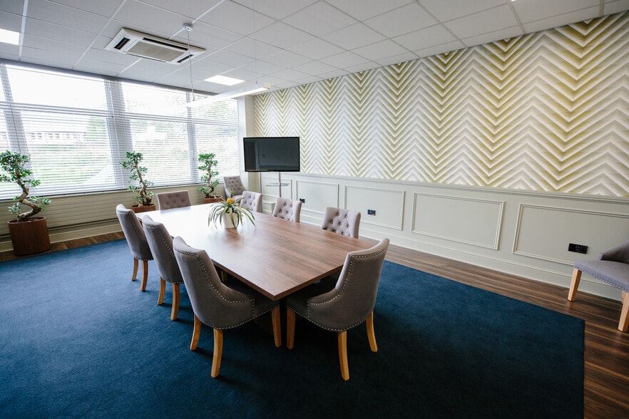 Riverside Dr, Cleckheaton for lease - Interior Photo - Image 3 of 14