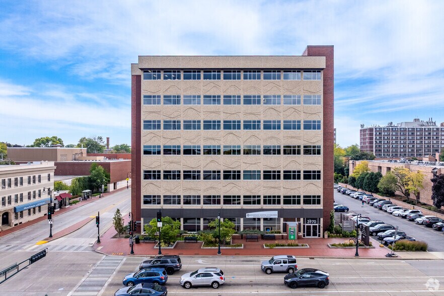 3970 N Oakland Ave, Shorewood, WI à louer - Photo du bâtiment - Image 2 de 4