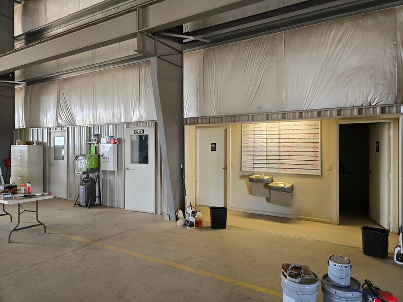 1210 FM 537, Floresville, TX à louer - Photo du bâtiment - Image 3 de 9