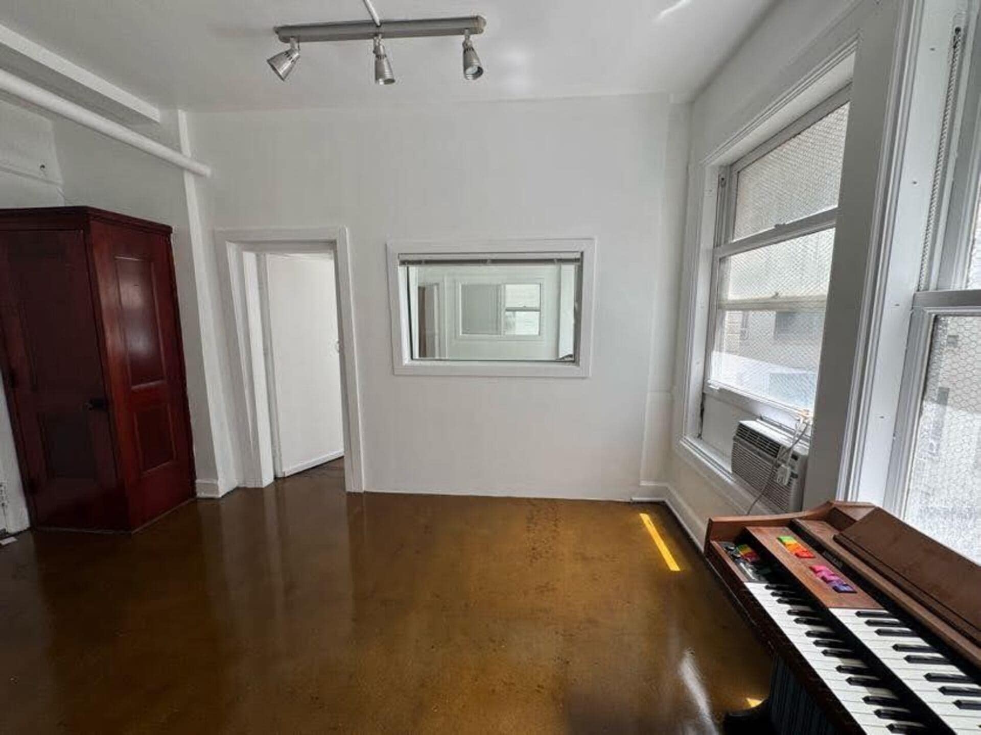 453 S Spring St, Los Angeles, CA for lease Interior Photo- Image 1 of 8