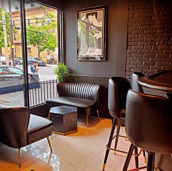 464 Onderdonk Ave, Flushing, NY for lease - Interior Photo - Image 2 of 19