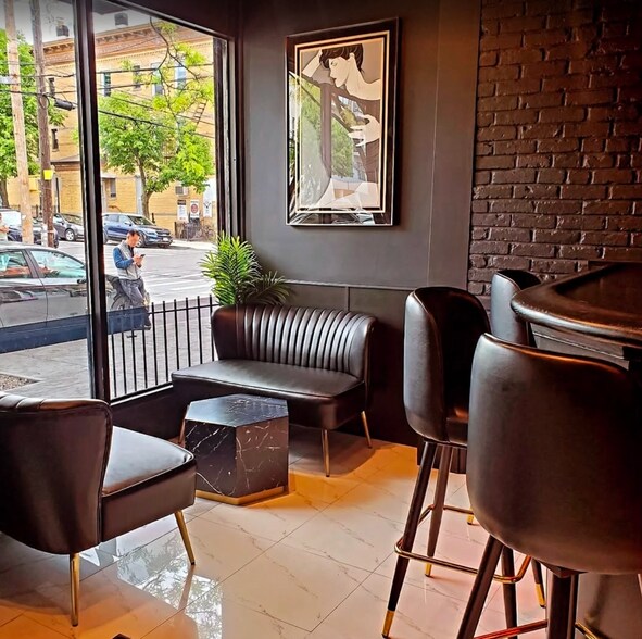 464 Onderdonk Ave, Flushing, NY à louer - Photo intérieure - Image 2 de 19