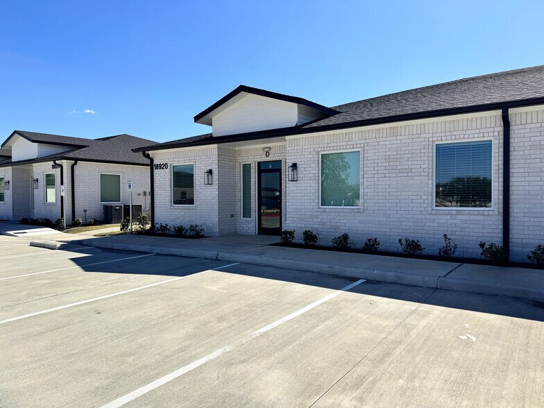 18920 Kuykendahl Rd, Spring, TX à louer - Photo du bâtiment - Image 2 de 10