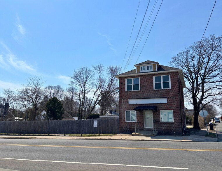 149 Depot Rd, Huntington Station, NY à vendre - Photo principale - Image 1 de 4