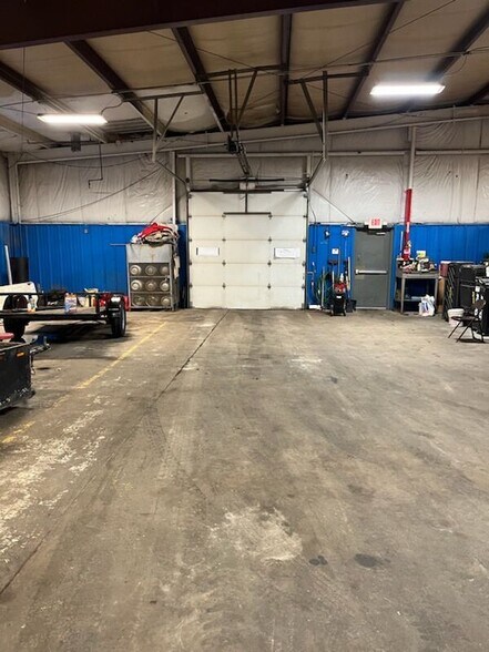 385 N Mill St, South Lyon, MI à vendre - Photo intérieure - Image 2 de 4