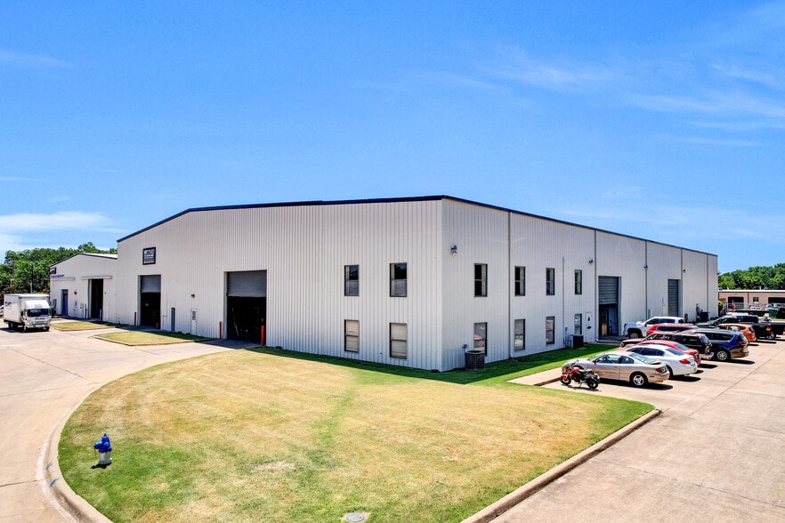 190 Industrial Blvd, McKinney, TX à vendre - Photo du bâtiment - Image 1 de 5