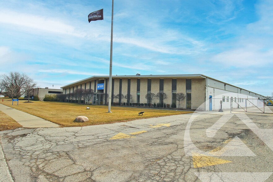 33200 Fisher Dr, Saint Clair Shores, MI for sale - Building Photo - Image 2 of 2