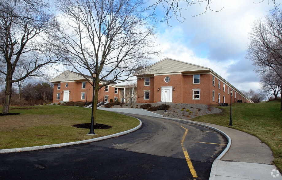 4001 E Genesee St, Syracuse, NY for lease - Building Photo - Image 2 of 6