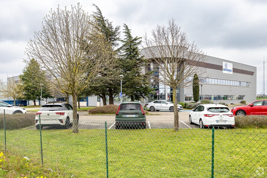 42 Rue De L'Avenir, Genas for lease - Building Photo - Image 1 of 10