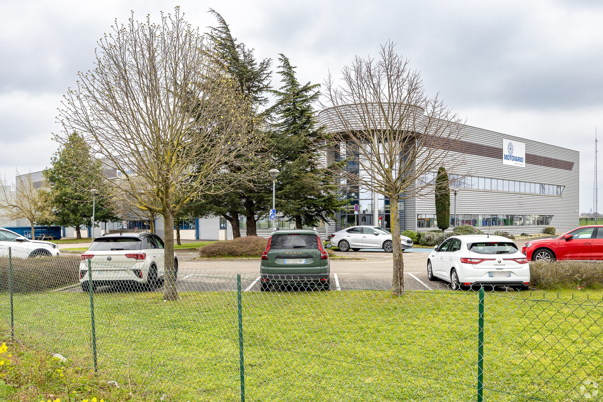 Flex in Genas for lease Building Photo- Image 1 of 4