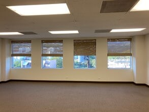 3221 Waialae Ave, Honolulu, HI for lease Interior Photo- Image 1 of 3