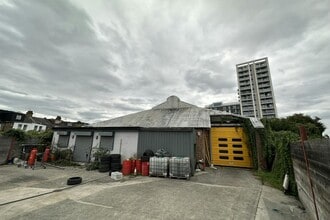 93 Bollo Ln, Londres à vendre Photo du bâtiment- Image 2 de 4