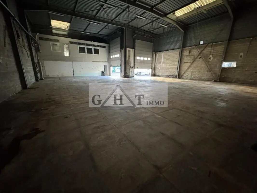 Industrial in Châtillon for sale Building Photo- Image 1 of 7