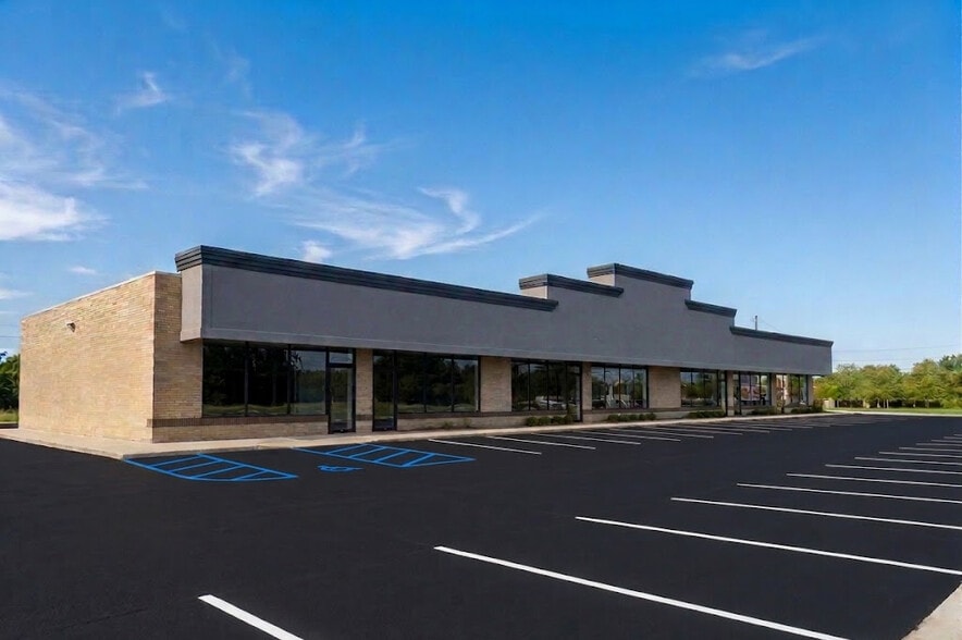 13400-13480 E 15 Mile Rd, Sterling Heights, MI for lease - Building Photo - Image 2 of 8