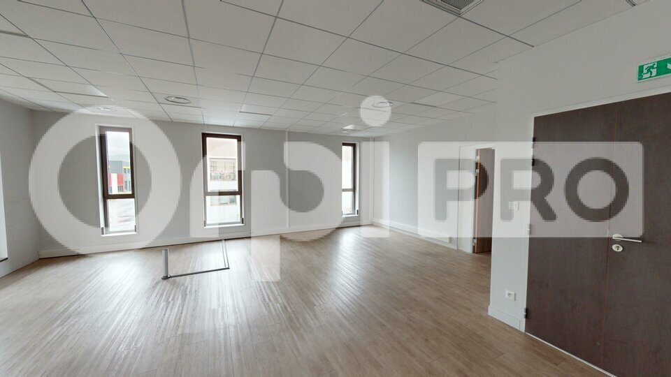 Office in Neuville-sur-Saône for lease Interior Photo- Image 1 of 8
