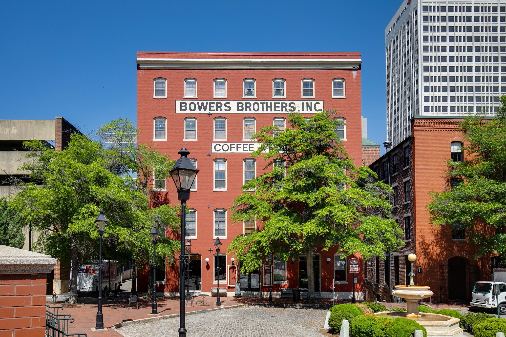 Shockoe Collection portefeuille de 2 propriétés à vendre sur LoopNet.ca Photo du bâtiment- Image 1 de 86