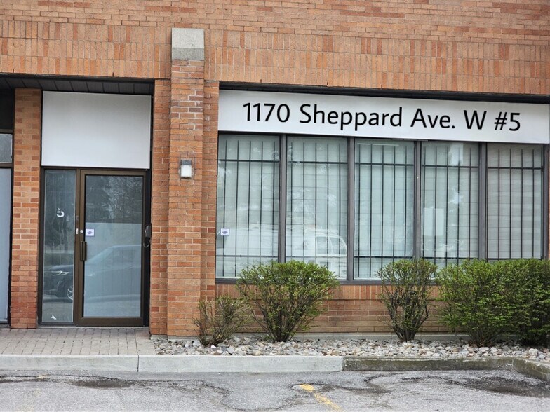 1170 Sheppard Av W, Toronto, ON à vendre - Photo du bâtiment - Image 3 de 8