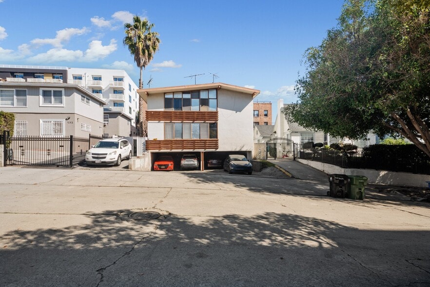 736 S Gramercy Dr, Los Angeles, CA for sale - Building Photo - Image 2 of 16