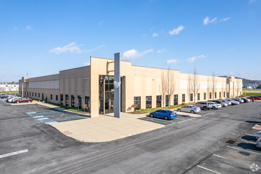 1555 Spillman Dr, Bethlehem, PA à louer - Photo du bâtiment - Image 3 de 6