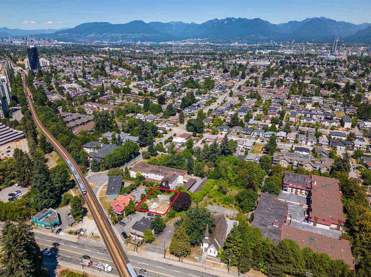 3845 Kingsway, Burnaby, BC à louer Photo du bâtiment- Image 1 de 2