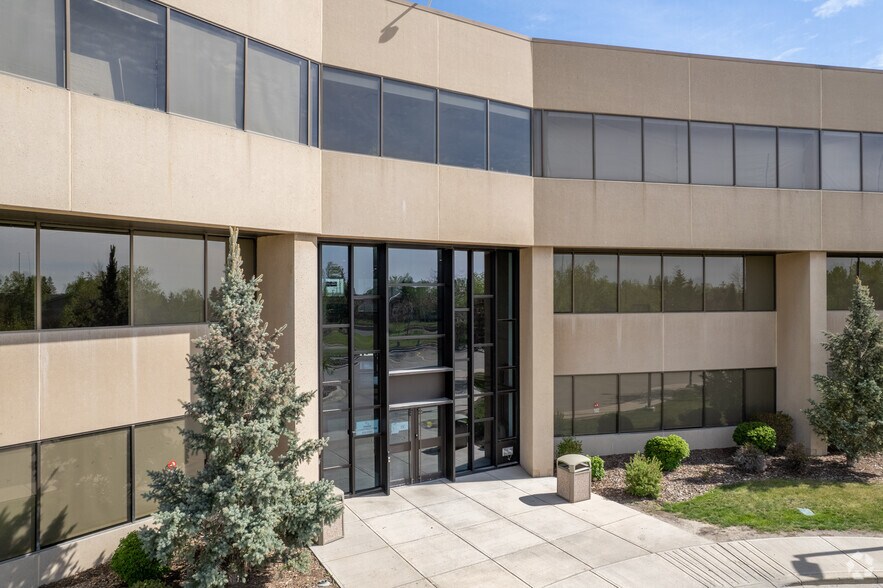 3030 2nd Ave SE, Calgary, AB à louer - Photo du bâtiment - Image 2 de 6