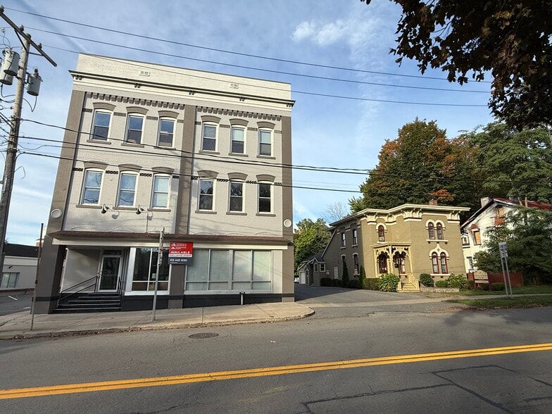 43 Oswego St, Baldwinsville, NY for lease - Building Photo - Image 2 of 11